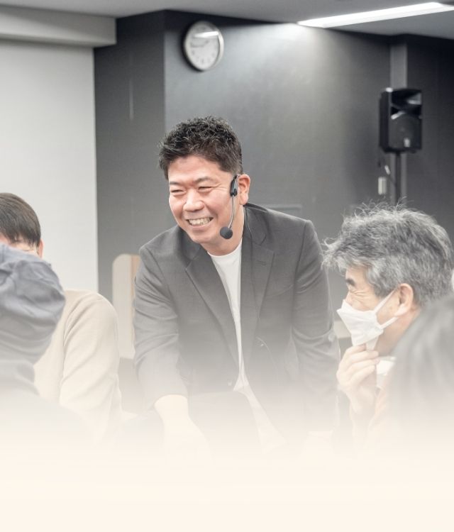 セミナーで塾長と受講生が会話している